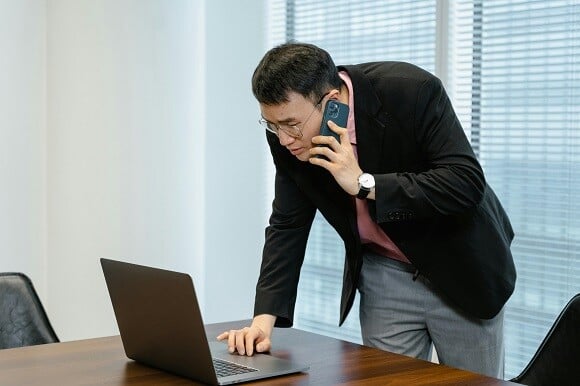 How it works - People on devices (16)